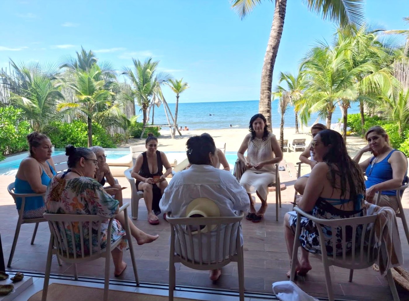 Círculo de mujeres en ceremonia GeoMujer